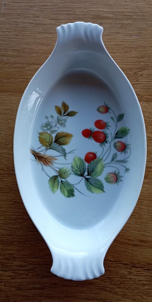 Plat à fraises en porcelaine de Lourioux, Enlèvement ou Envoi
