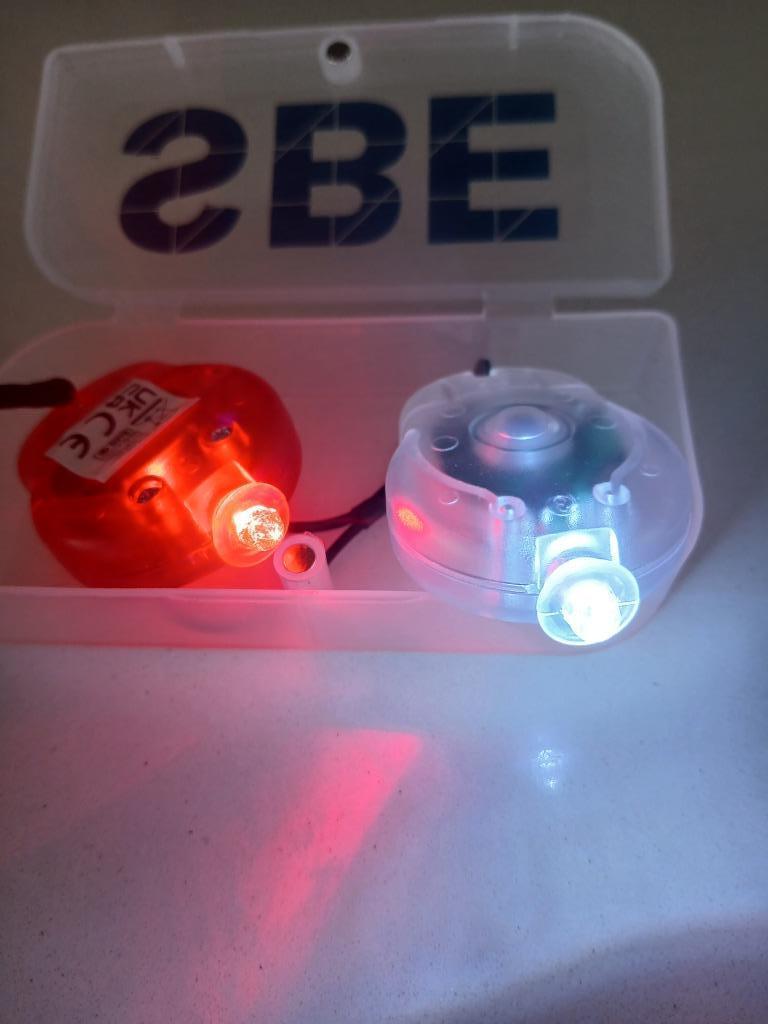 Ensemble de 2 lampes de vélo dans une nouvelle boîte !, Enlèvement ou Envoi, Neuf, Batterie, Set d'éclairage