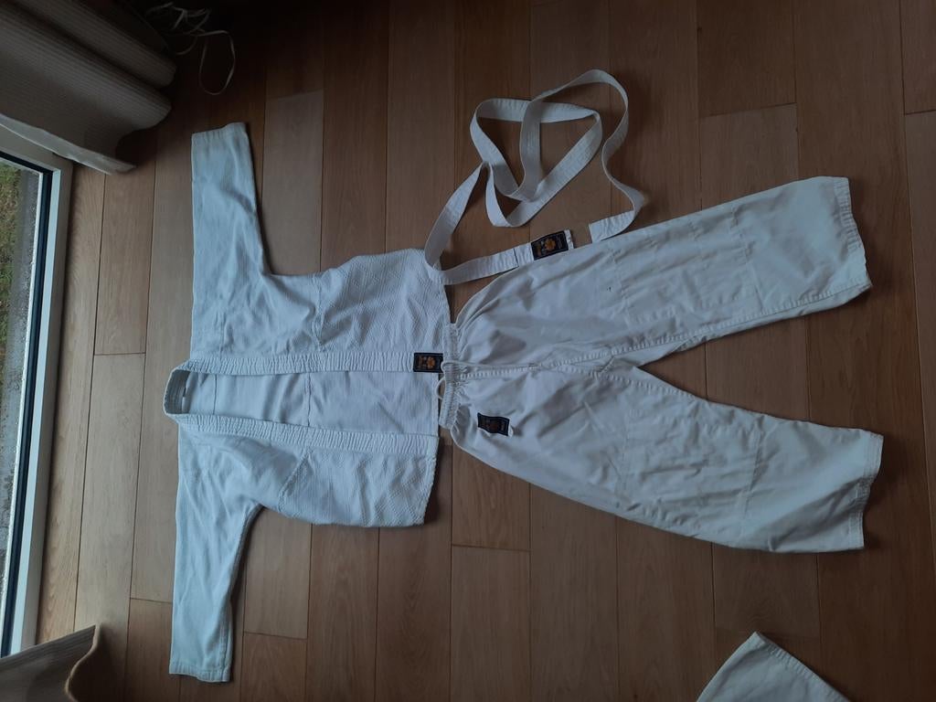 Volledige judo outfit, Maat XS of kleiner, Ophalen, Zo goed als nieuw, Judo