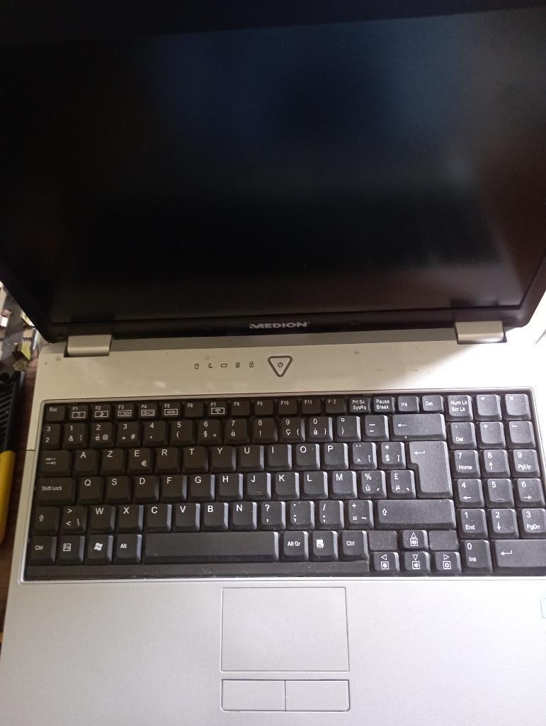laptop Medion Akoya MD 96850 (werkt niet meer), Computers en Software, Windows Laptops, Ophalen, Minder dan 4 GB, 15 inch, Medion