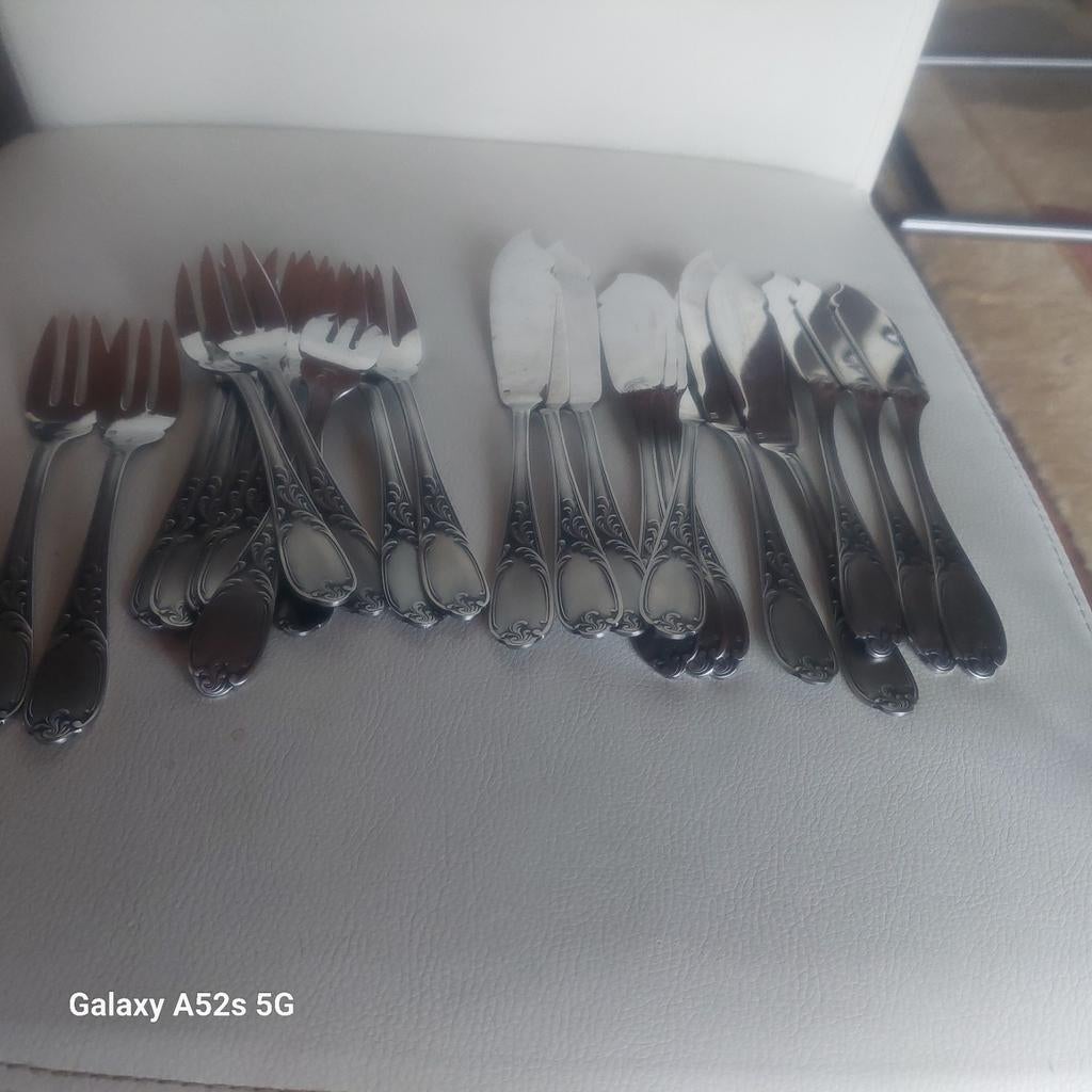 12 visvorken en 12 messen getekend alles via 2dehands, Ophalen of Verzenden