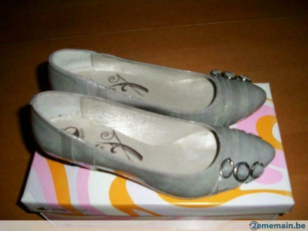 chaussures pointure 39, Ophalen of Verzenden, Nieuw, Grijs