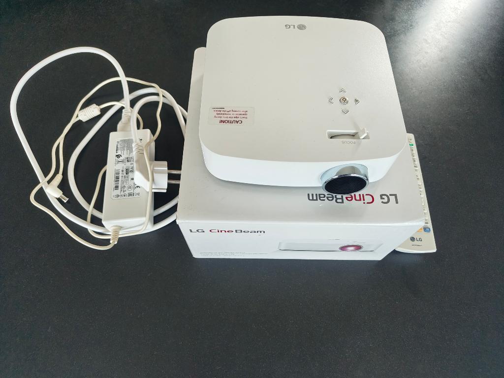 LG Beamer PF50KS Cinebeam Full HD, Audio, Tv en Foto, Beamers, Ophalen of Verzenden, Zo goed als nieuw, DLP, Full HD (1080)