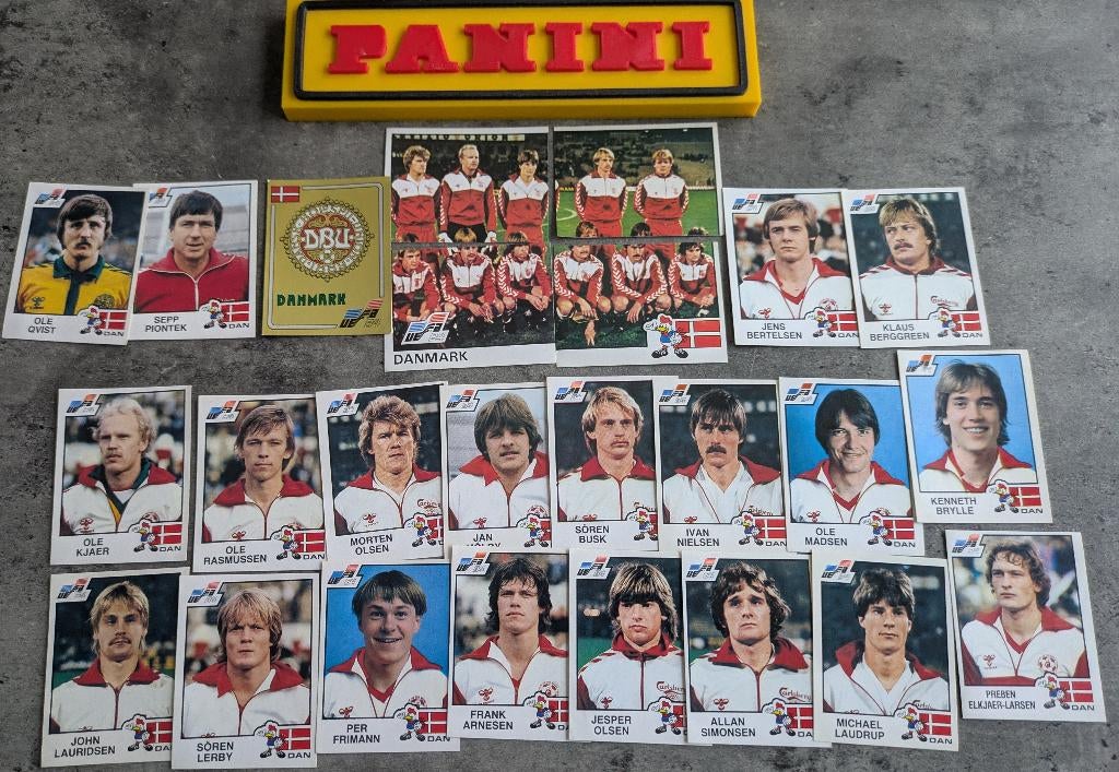 PANINI VOETBAL STICKERS EURO 84 25X DENEMARKEN incl embleem, Verzenden, Nieuw