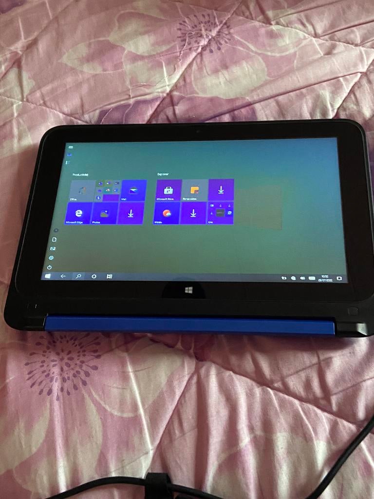PC portable HP tactile avec housse et chargeur, Comme neuf