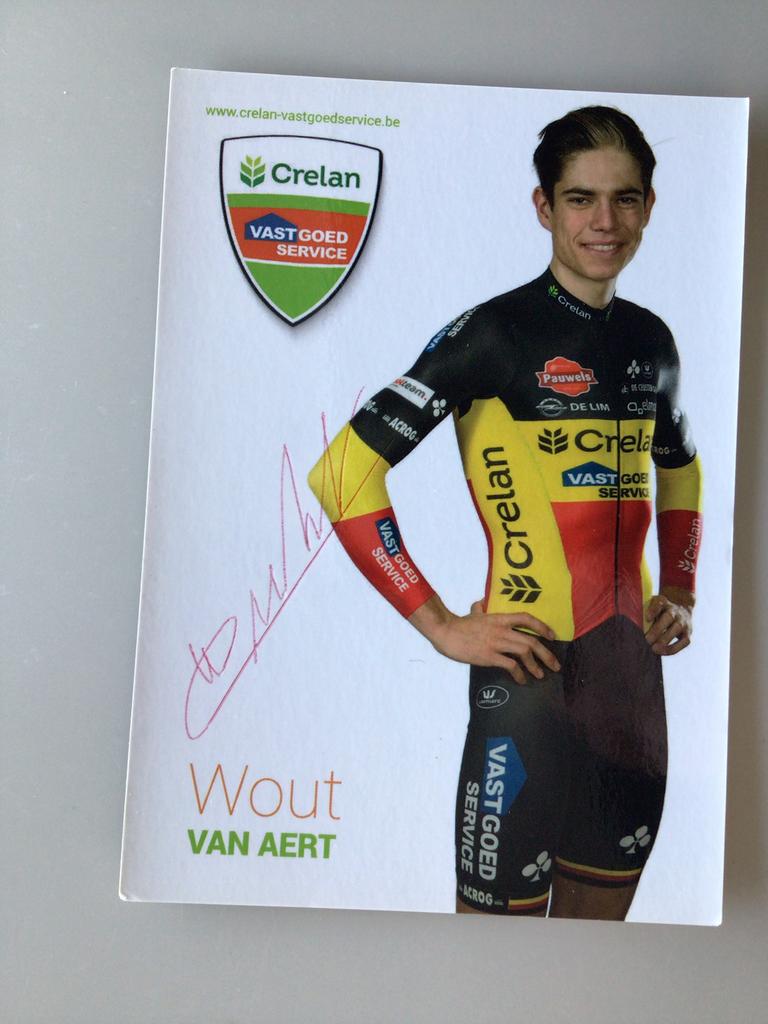 Wielerkaart team crelanwout van aert signe, Envoi