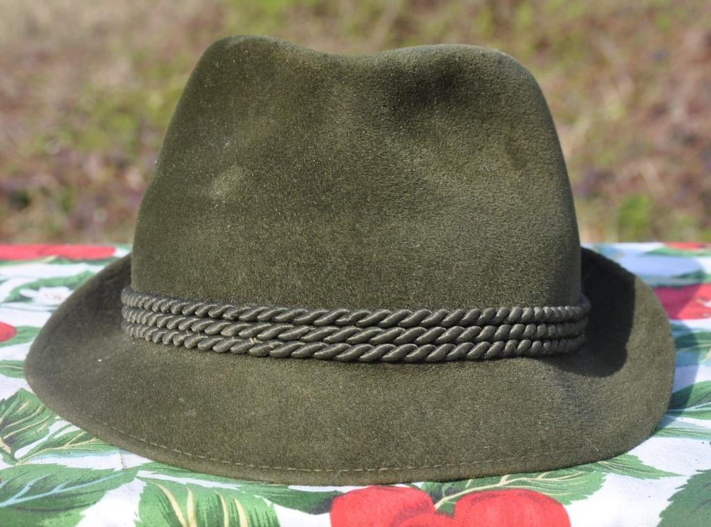 chapeau tyrolien velours vert arlberg  tour 56, Antiquités & Art, Antiquités | Vêtements et Textile, Femmes, Hommes, Enfants, Enlèvement ou Envoi