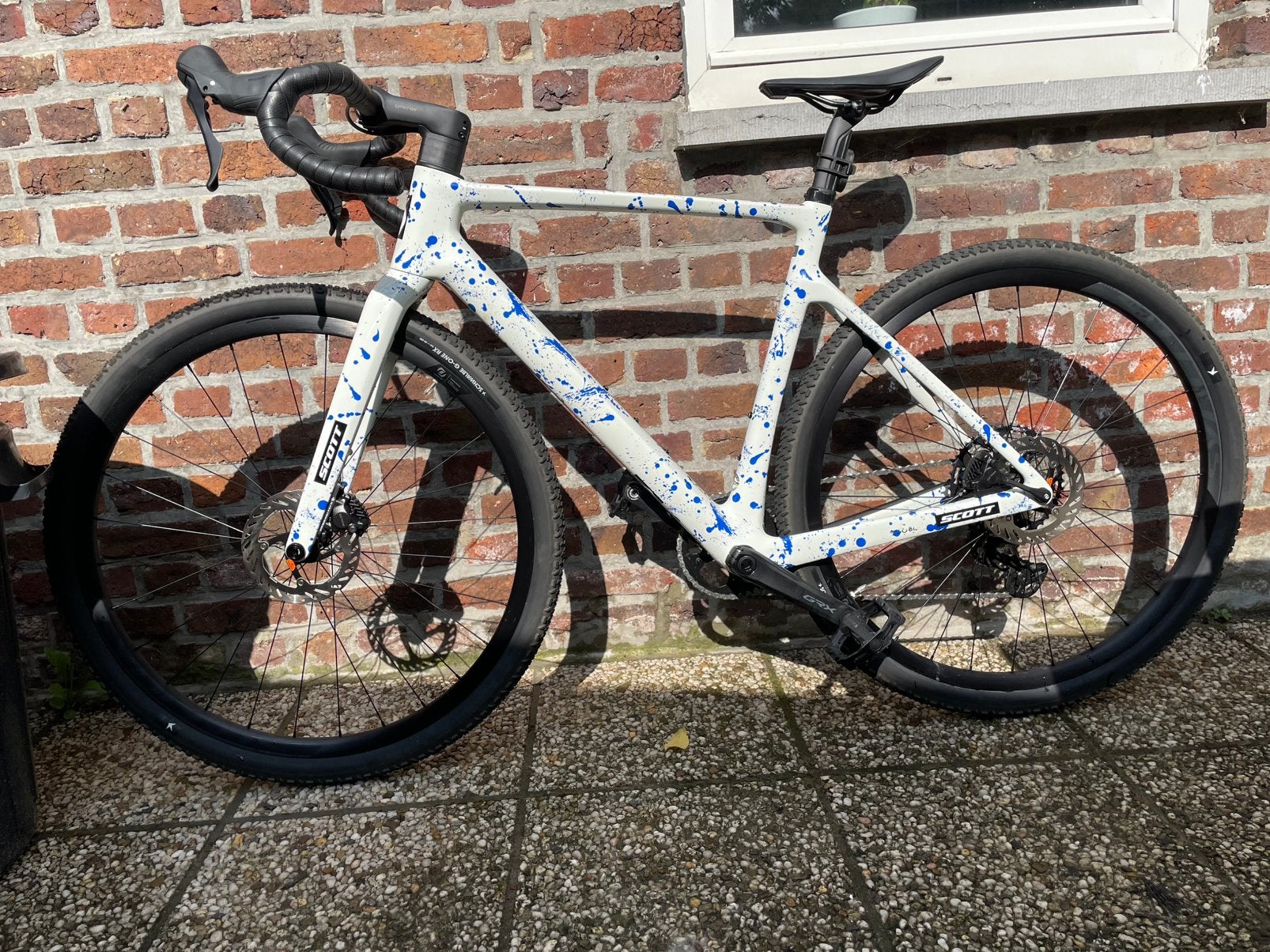 SCOTT ADDICT GRAVEL 30 - 2026 - blanc/bleu éclaboussé, Neuf, Autres marques, 10 à 15 vitesses, Enlèvement