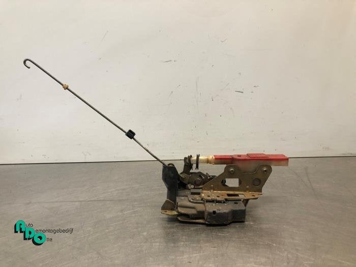 Serrure portière mécanique 4portes arrière droite d'un BM, -, 3 mois de garantie, Utilisé, -