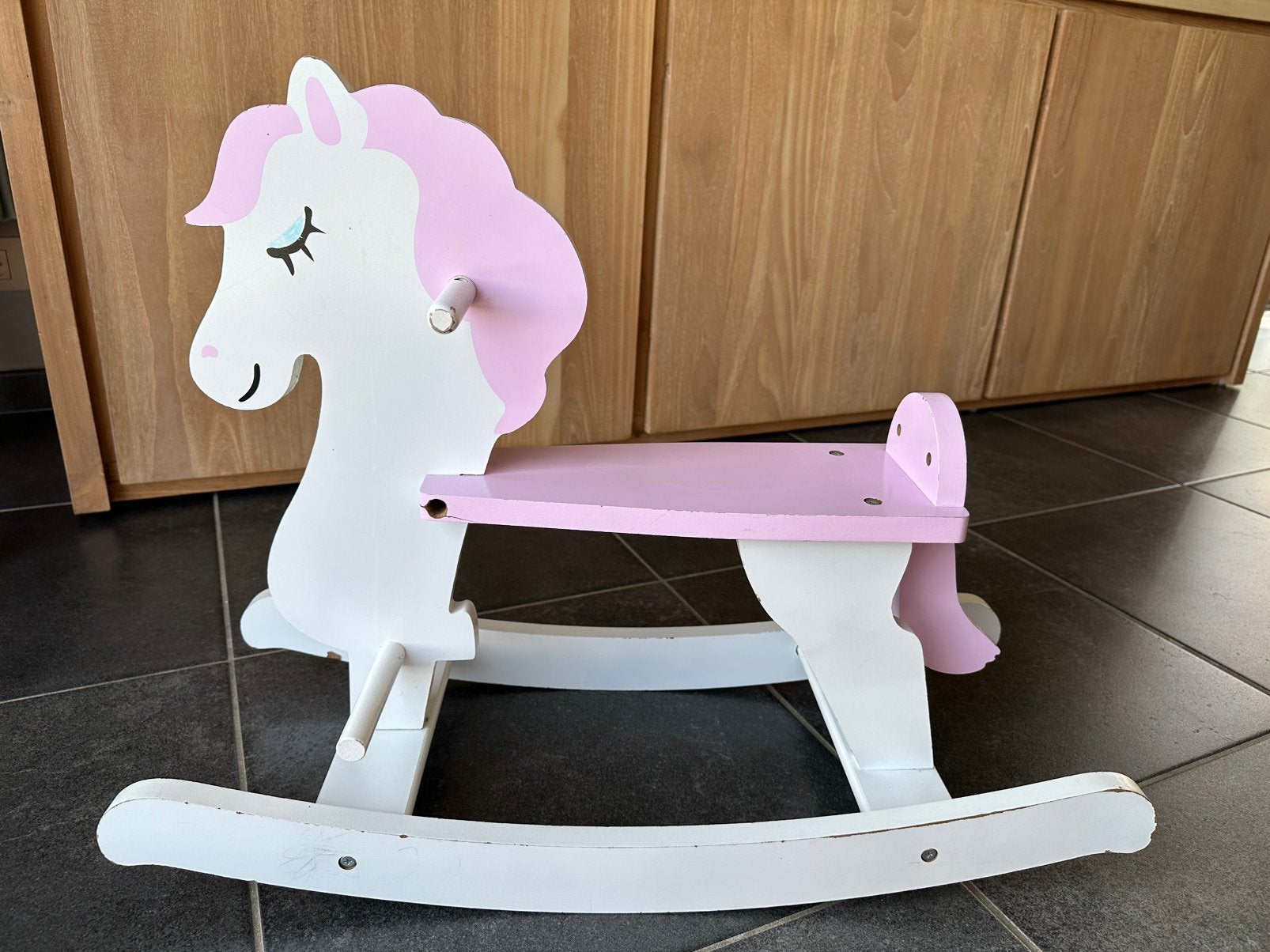 Cheval à bascule en bois, Enfants & Bébés, Jouets | Jouets a bascule, Enlèvement, Utilisé