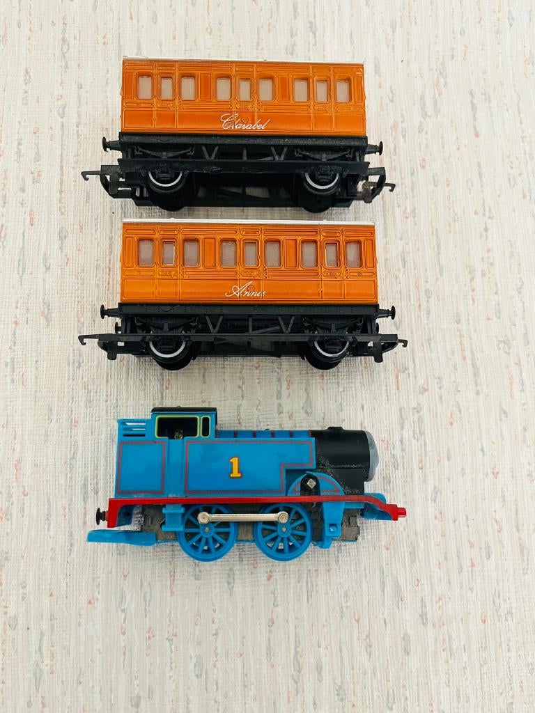 Thomas de Trein (métal) + Annie & Clarabel — défectueux, Enlèvement ou Envoi, Utilisé