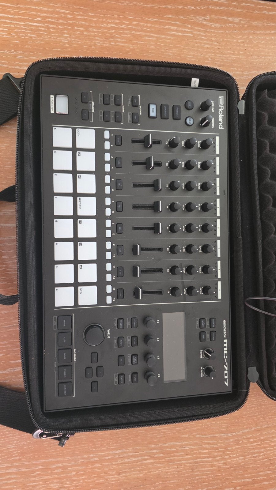 Groovebox - Roland MC-707, Ophalen