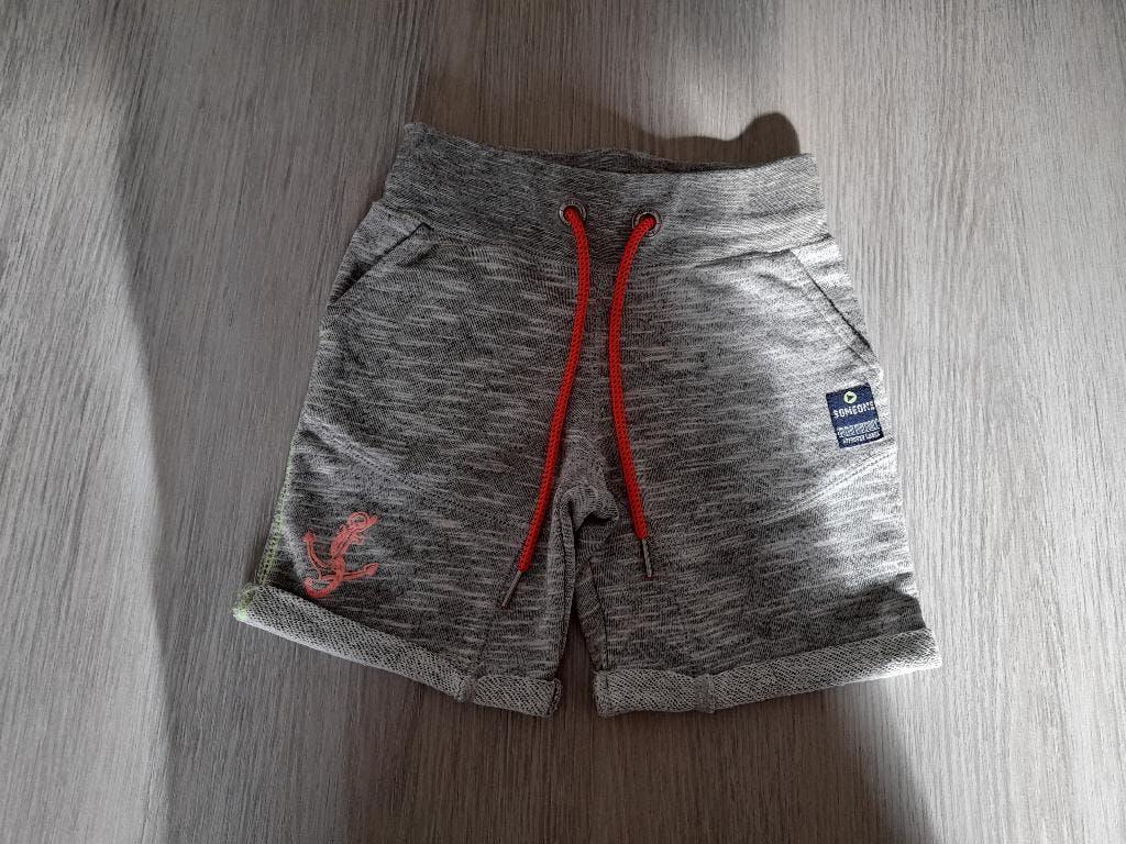 Grijze short Someone 104, Broek, Jongen of Meisje, Ophalen of Verzenden, Zo goed als nieuw