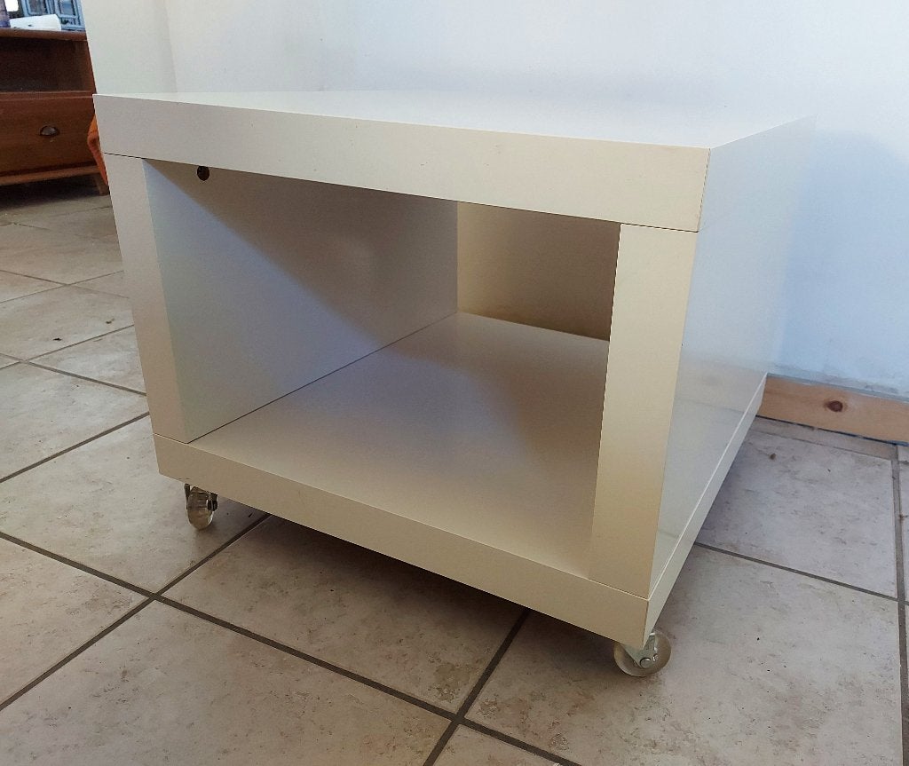 Table (de chevet, tv, de salon, ...) sur roulettes, 55cm, 55 à 75 cm, Enlèvement, Utilisé, Bois