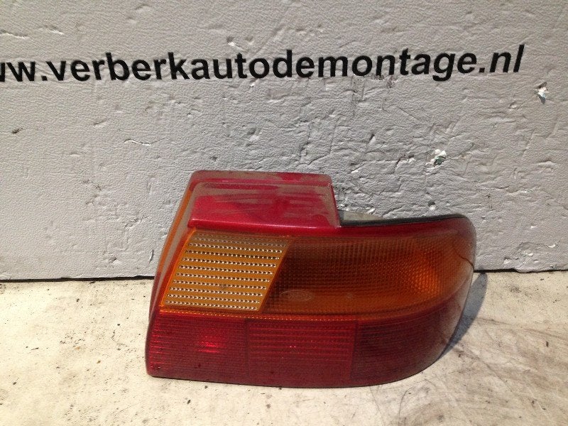 ACHTERLICHT RECHTS Ford Mondeo I (93bg 13a602 aa), Gebruikt, Henry-Ford-Straße  1
50735  Köln, DE, Ford-Werke GmbH, Kunden@ford.com