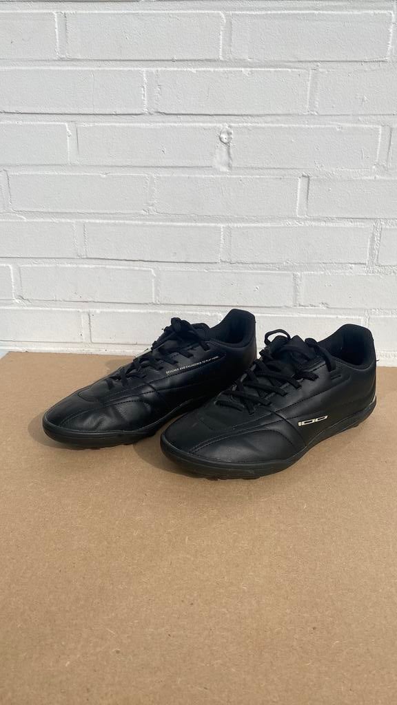 Voetbalschoen kunstgras kipsta 42, Sport en Fitness, Voetbal, Ophalen, Zo goed als nieuw, Schoenen