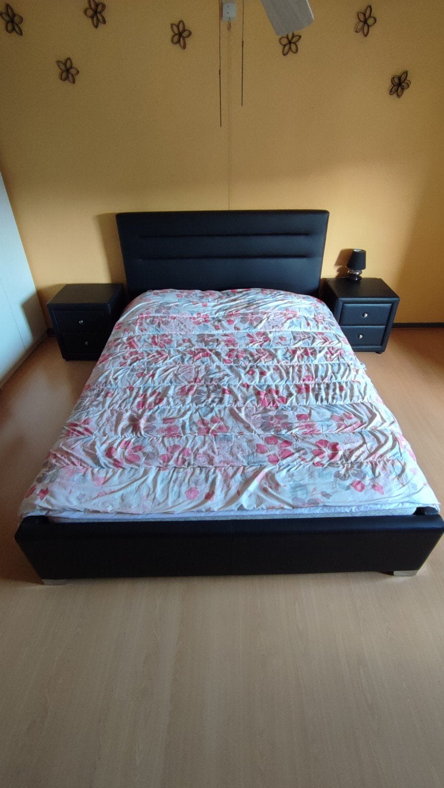 Lit + sommier + tables de chevets + matelas, Enlèvement, Utilisé, Deux personnes, Moderne