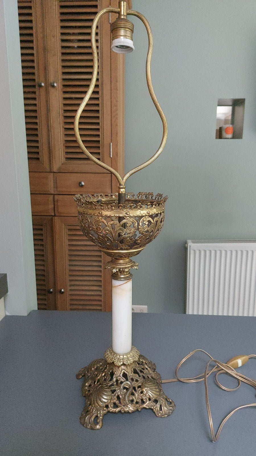 Ancien pied de lampe à pétrole fin 19me siècle,  électrifié, Antiquités & Art, Enlèvement, Cuivre ou Bronze
