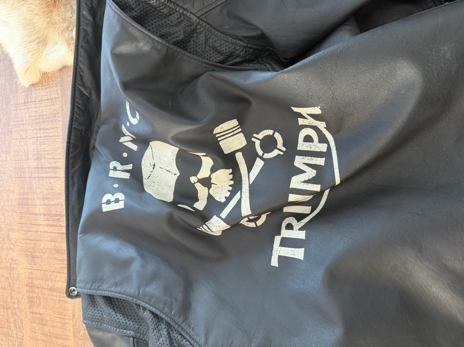 Iconische lederen jacket triumph marlon brando, Caravans en Kamperen, Regenkleding, Ophalen, Zo goed als nieuw