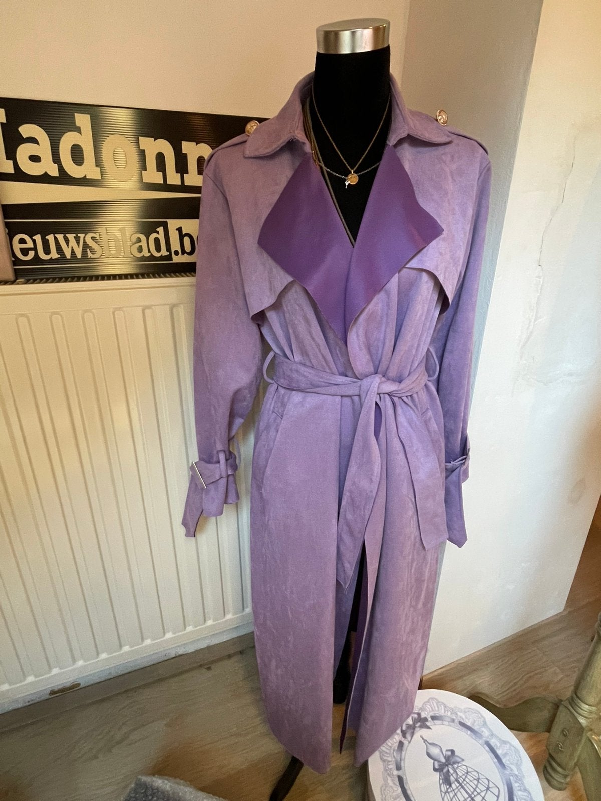 Lange jas/mantel lila paars trenchcoat nieuw, Kleding | Dames, Ophalen of Verzenden, Nieuw, Paars