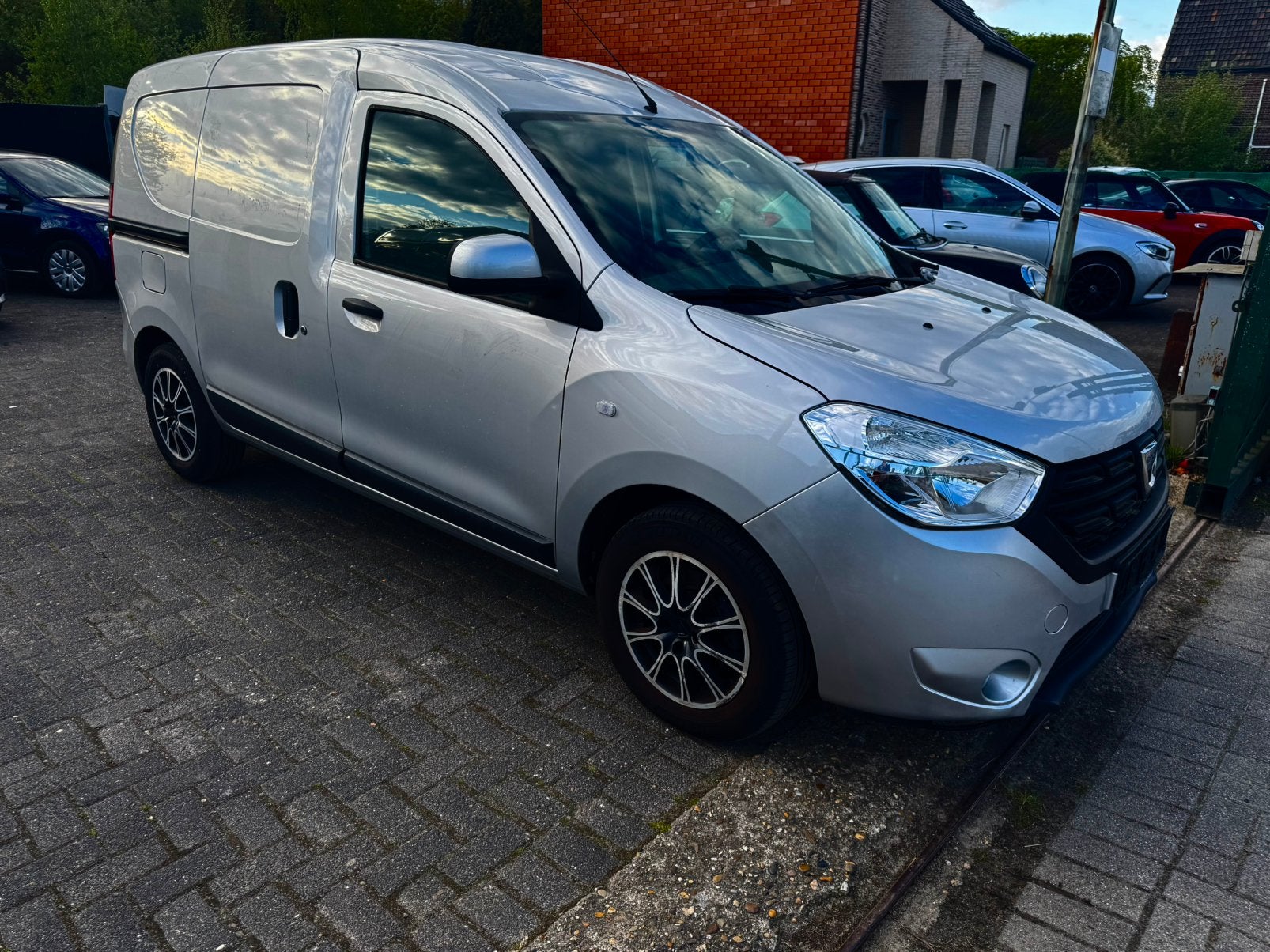 Dacia Dokker 1500 diesel 2018, Auto's, Voorwielaandrijving, Stof, Zwart, 4 cilinders