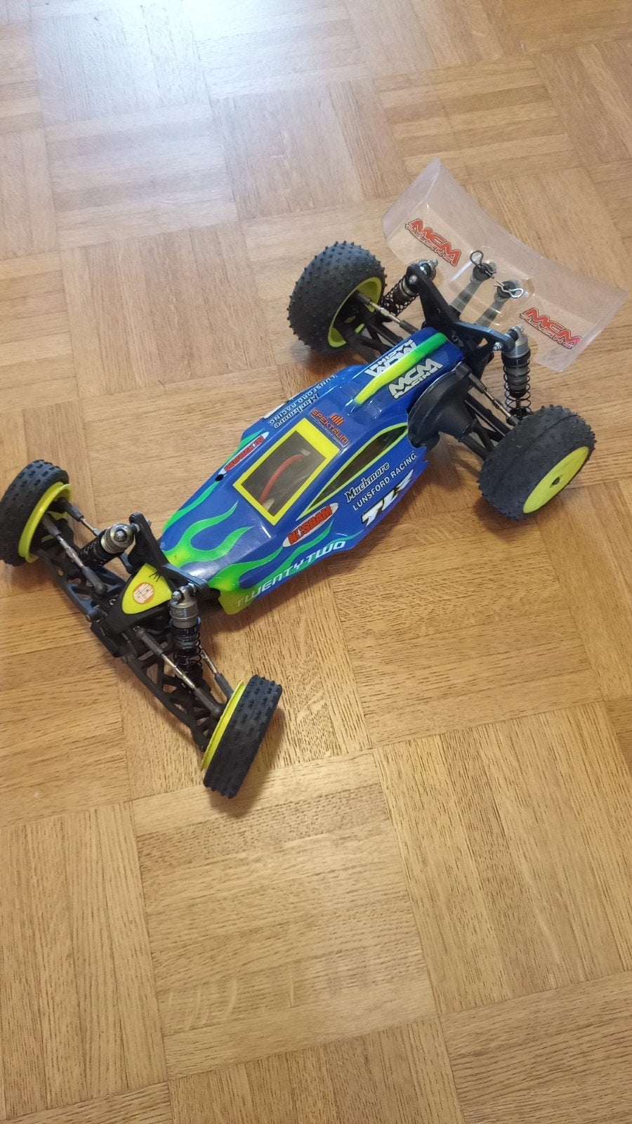 TLR 22, Échelle 1:10, Enlèvement ou Envoi, Voiture off road, Utilisé