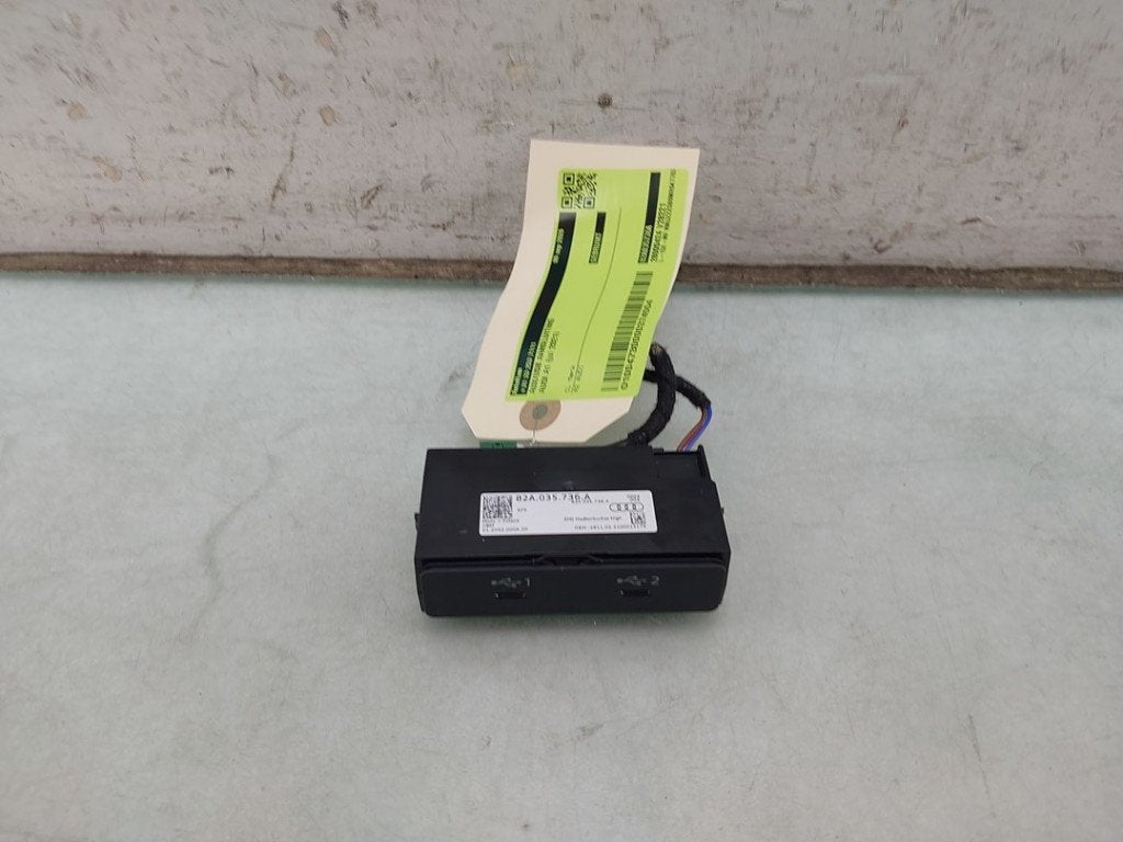 AUX/USB POORT Audi A1 Sportback (GBA) (|82A035736A|), Info@audi.de, Audi, Audi AG, Gebruikt
