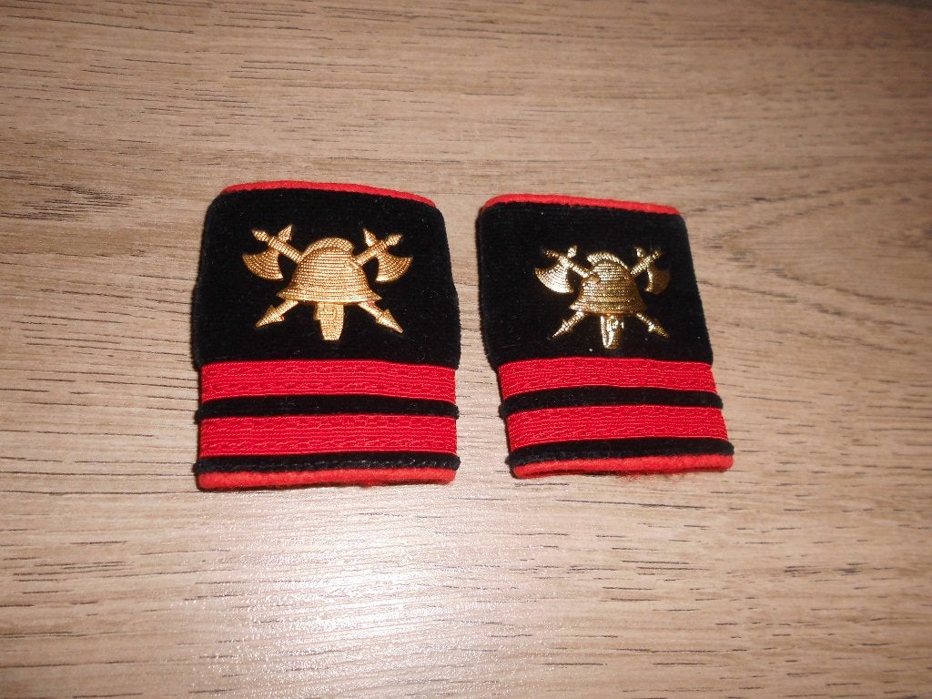 lot de 2 galons epaulettes grade de sapeur pompier belge, Collections, Enlèvement ou Envoi