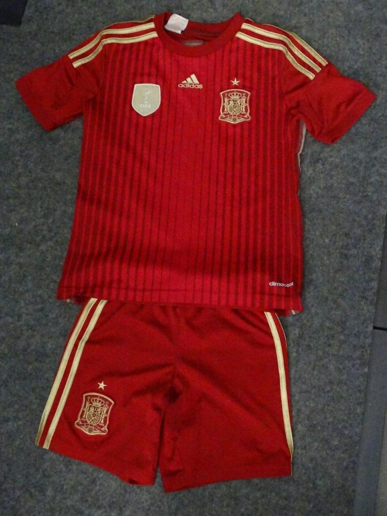 Spanje nationaal elftal 2010 maat 140, Enlèvement ou Envoi, Comme neuf, Set