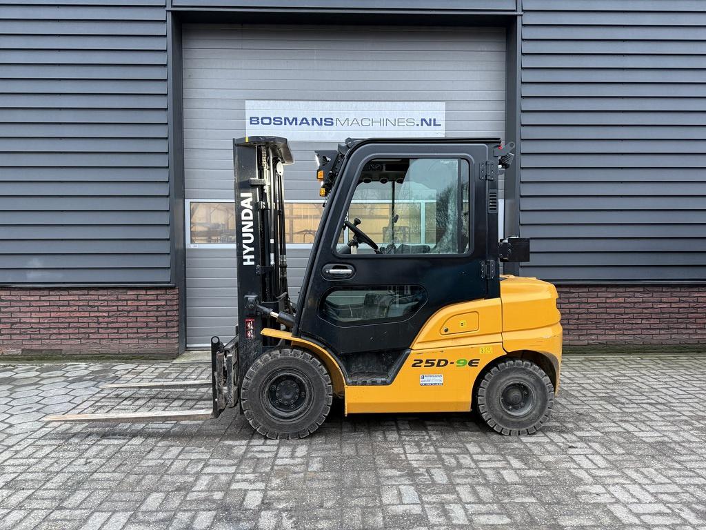 Hyundai 25D-9E 2.5 T diesel heftruck met cabine / vorkenvers, Diesel, Heftruck, Hyundai