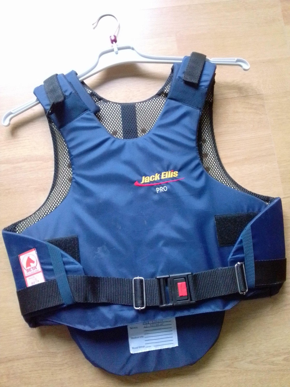 veste équitation, Enlèvement