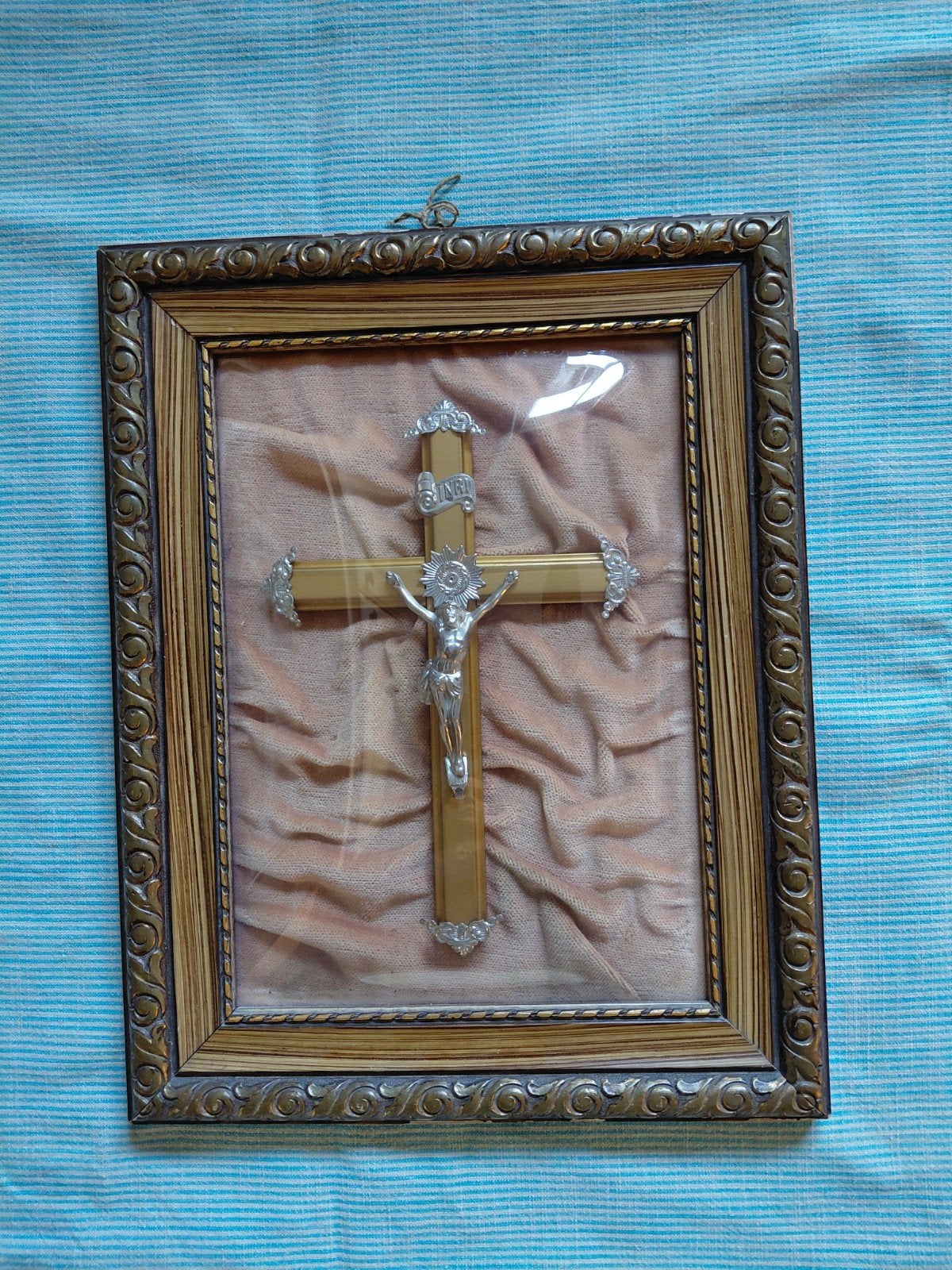 Antiek kruisbeeld in bol glas, Antiek en Kunst, Ophalen of Verzenden
