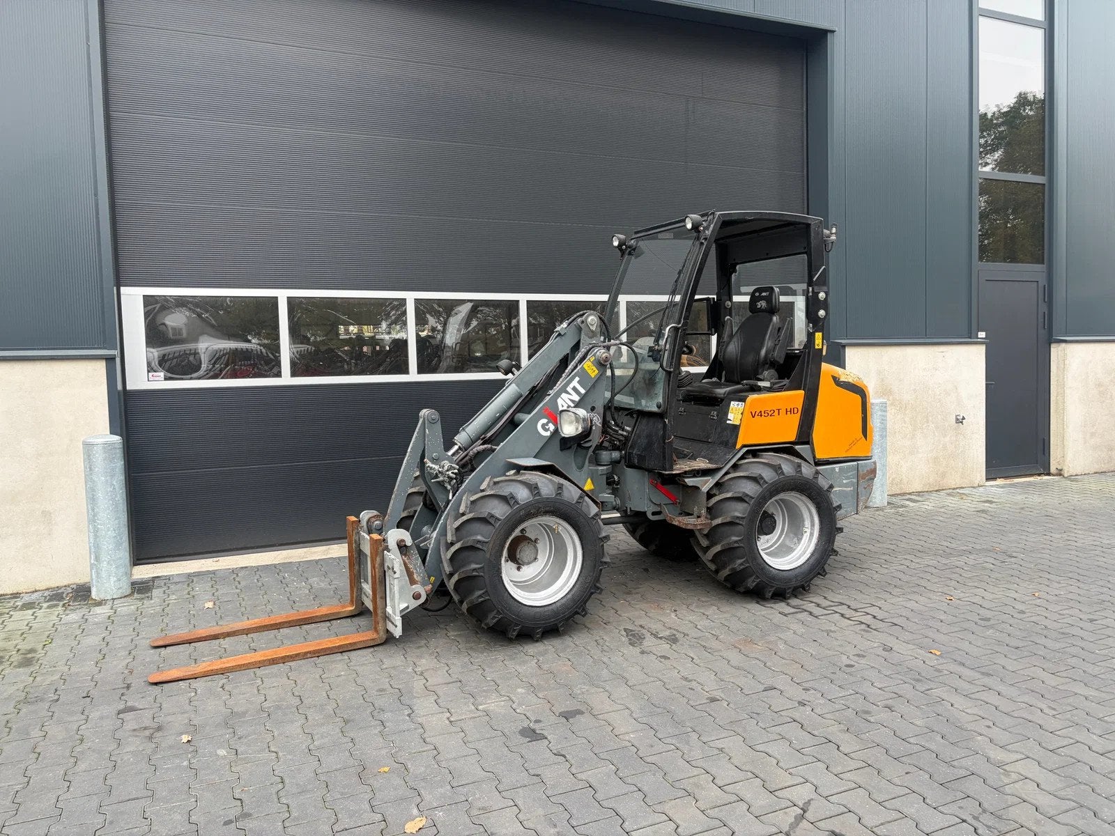 Giant V452T HD minishovel/shovel (bj 2012), Wiellader of Shovel