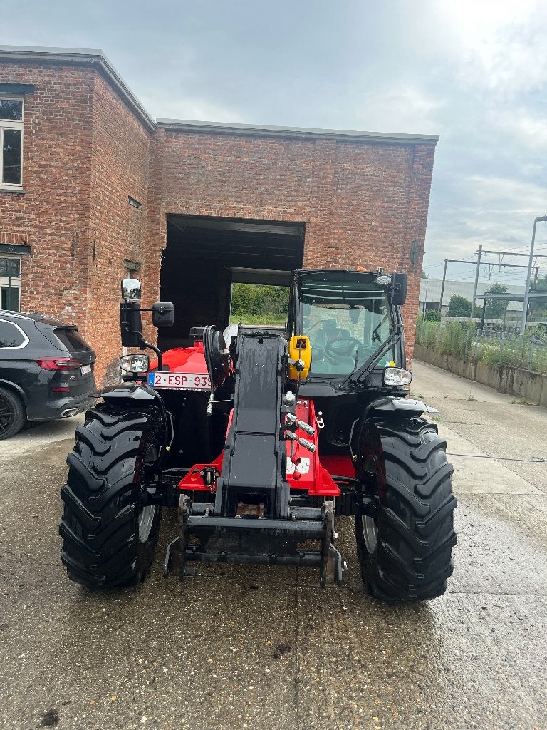 Grond ,grind,uitscheppen van opritten met Manitou