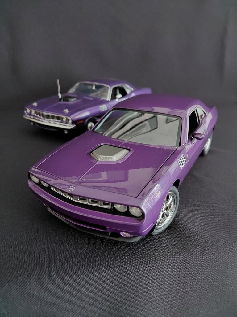 Highway 61 Cuda concept car 1:18 plum crazy, Ophalen of Verzenden, Zo goed als nieuw, Auto, Overige merken