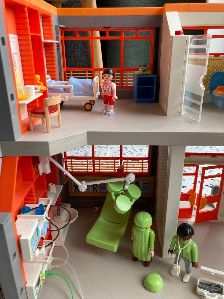 Playmobil kinderziekenhuis & 2 ambulances - 6657 & 6685, Ophalen