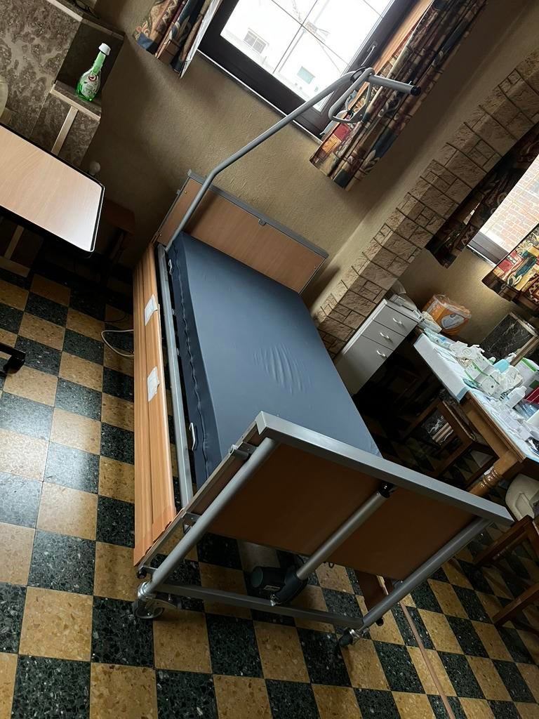 Lit médical électrique, Divers, Enlèvement, Utilisé