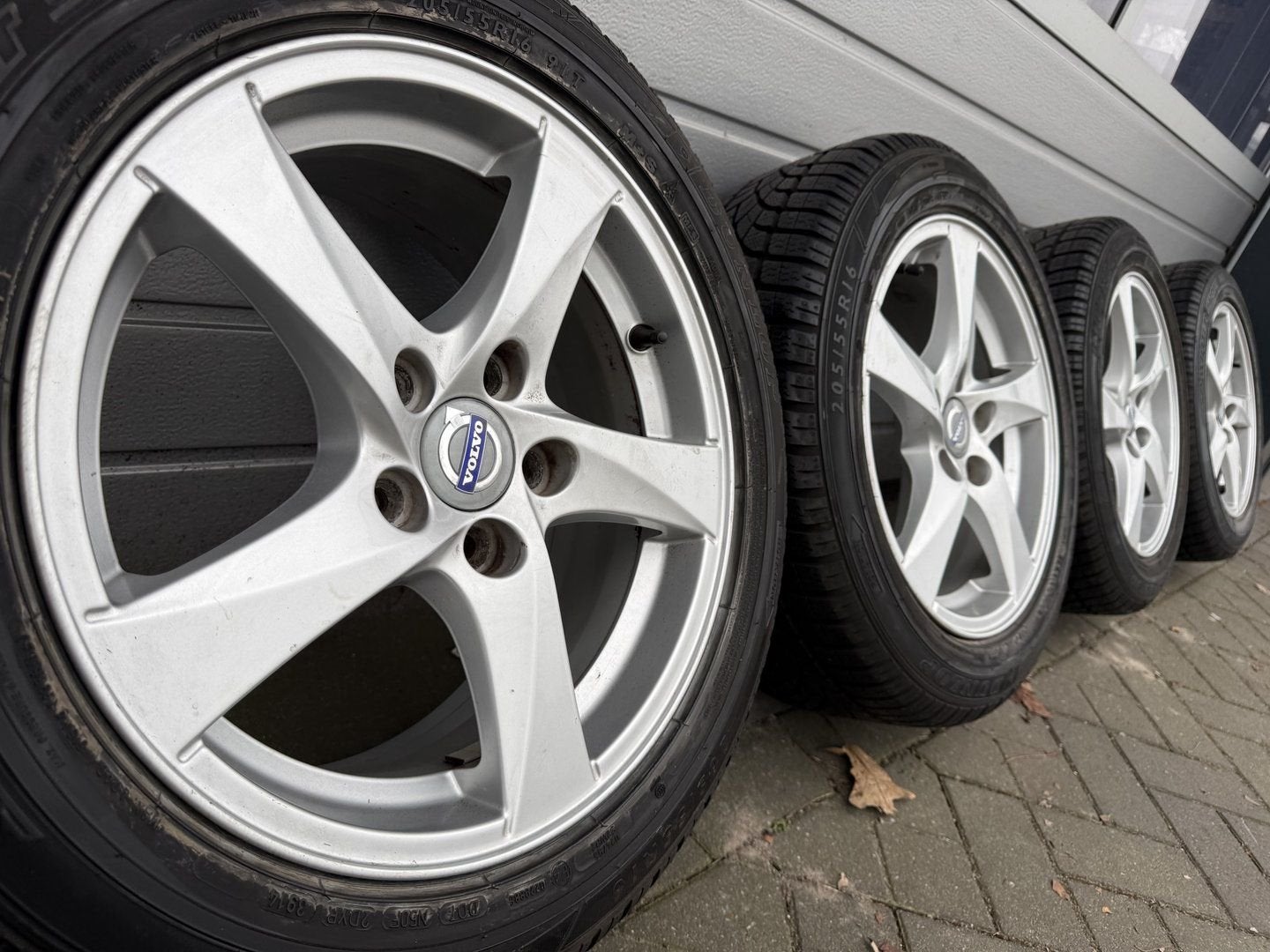originele 16 inch Volvo C30 V50 V40 S60 velgen winterbanden, Autos : Pièces & Accessoires, Pneus & Jantes, Pneus et Jantes, 16 pouces