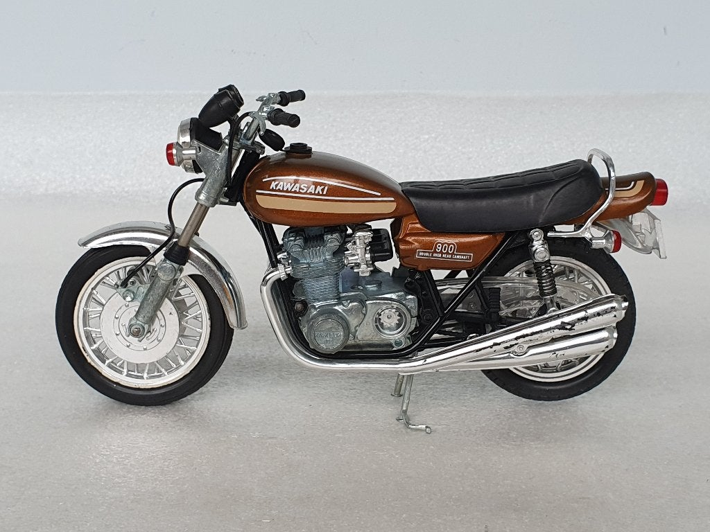 Polistil: Kawasaki 900 (1/10), Hobby & Loisirs créatifs, Voitures miniatures | Échelles Autre, Enlèvement ou Envoi, Utilisé, Moteur