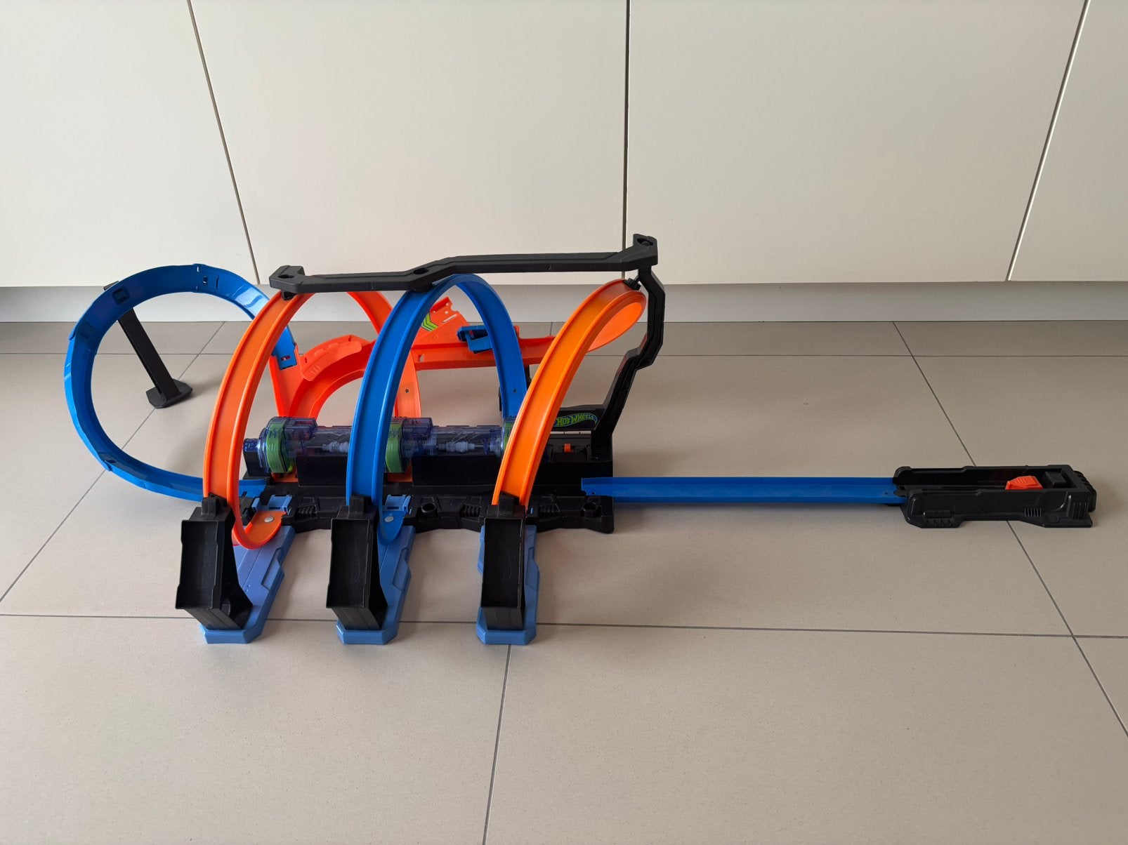 Hot Wheels drievoudige looping, Kinderen en Baby's, Speelgoed | Racebanen, Ophalen, Racebaan, Zo goed als nieuw, Hot Wheels