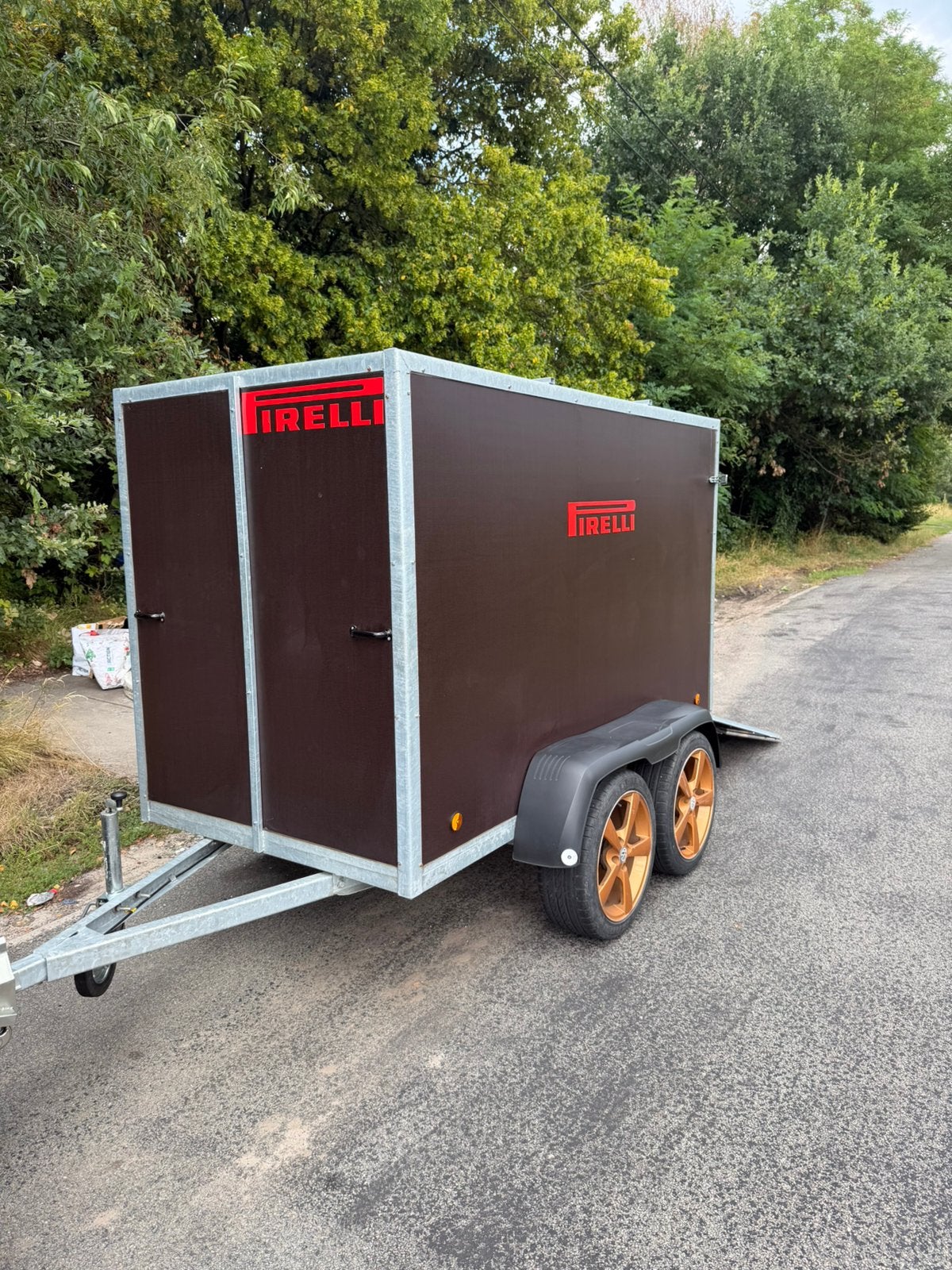 Gesloten aanhangwagen, Ophalen, Zo goed als nieuw