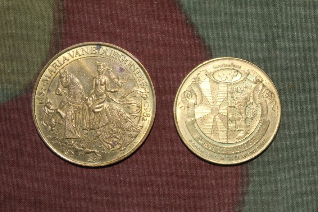 2 penningen (munten), Postzegels en Munten, Penningen en Medailles, Verzenden, Overige materialen