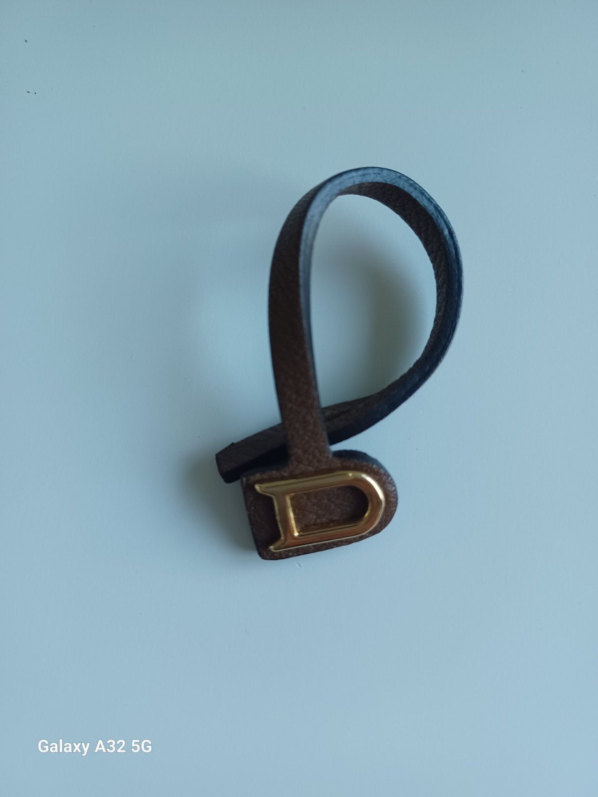 DELVAUX Giffe pour sac fauve siglée, Verzenden