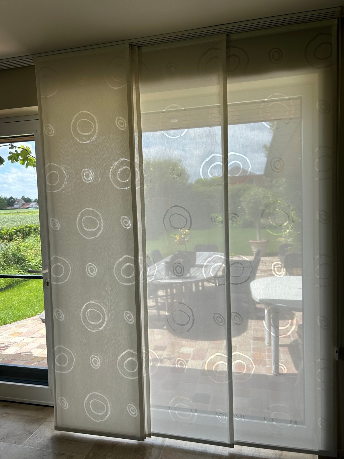 Rideau coulissant blanc et système de montage associé, Maison & Meubles, Accessoires de montage inclus, Store romain, 245 cm, Enlèvement