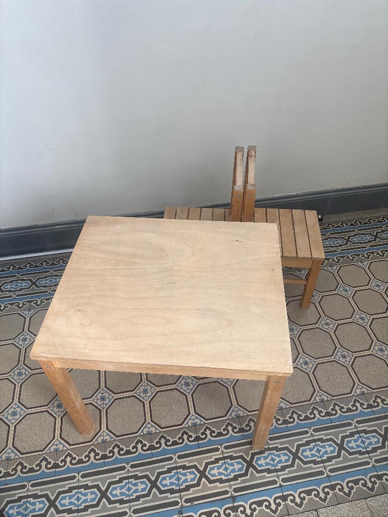 Houten kindertafel en stoeltjes, Kinderen en Baby's, Kinderkamer | Tafels en Stoelen, Ophalen, Gebruikt, Tafel(s) en Stoel(en)
