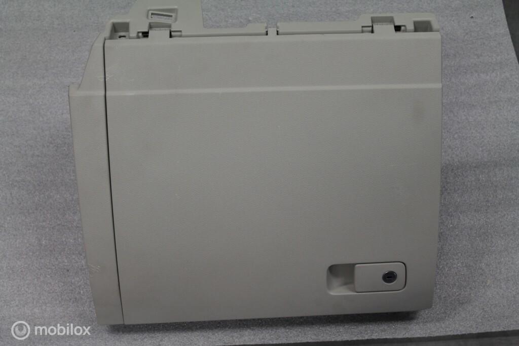 Handschoenkastje Volkswagen Touran (2010-heden), Auto-onderdelen, Gebruikt, Ophalen of Verzenden