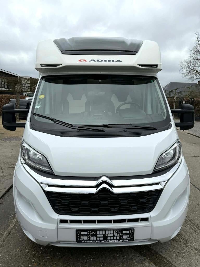 Adria Matrix 650 SC Axess, Caravans en Kamperen, Mobilhomes, Ringverwarming, Pilote, Diesel, Half-integraal
