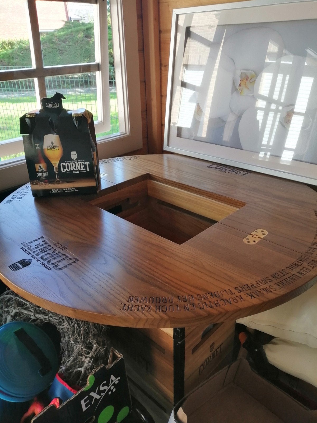 Corner partytafel, Enlèvement