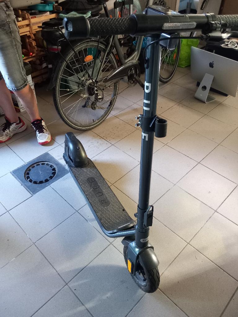 Electrische step pure, Fietsen en Brommers, Steps, Ophalen, Zo goed als nieuw, Elektrische step (E-scooter), Pure