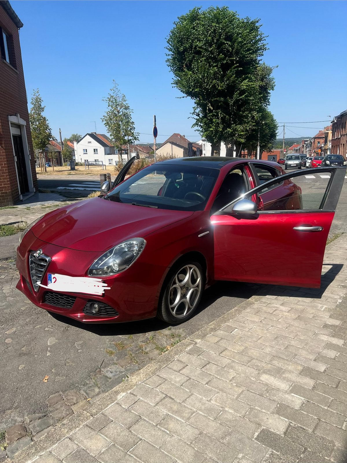 Giulietta 1.4 120- 150k km–Cuir/Alcantara –Toit pano– 18", Auto's, Zwart, 4 cilinders, 5 deurs, Particulier